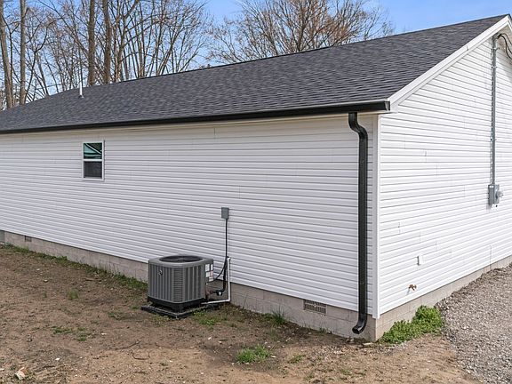 3rd image of 982 N 3rd St