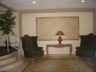 2nd image of 2348 Linwood Ave APT 5L