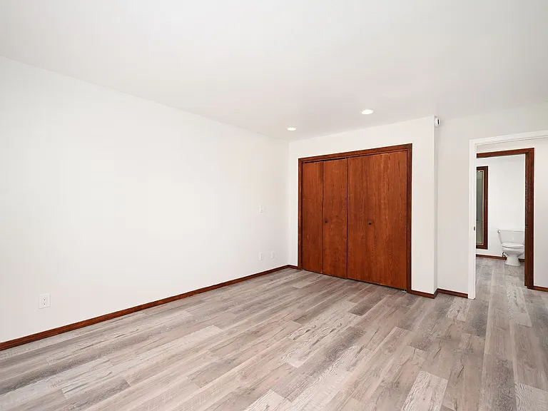 10705-10707 Des Moines Memorial Dr — Photo 13