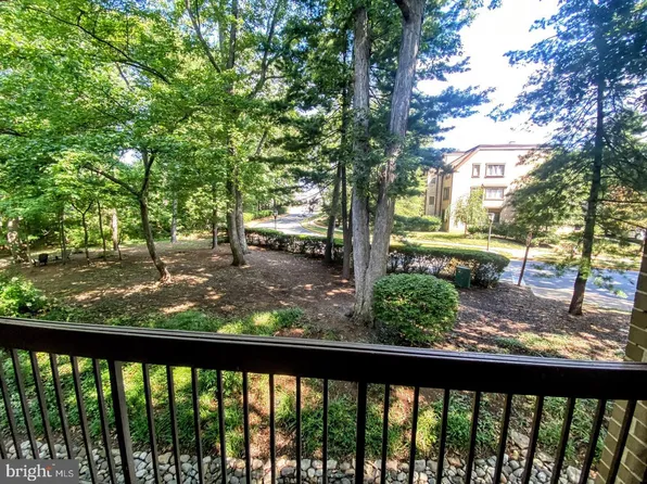 1646 Parkcrest Cir, Reston, VA 20190