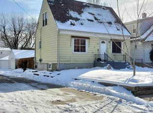 724 S 91st St, West Allis, WI 53214