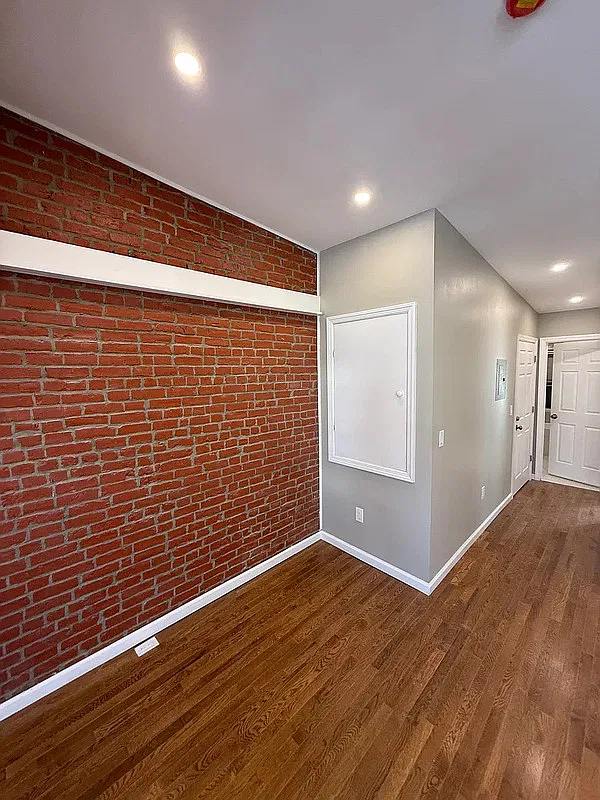 1 bed, 1.0 bath, 700 sqft, $1,600 — Photo 1