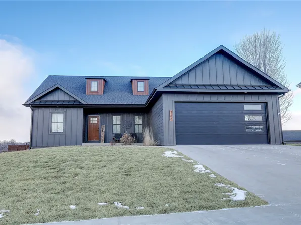 786 183rd Pl, Pella, IA 50219