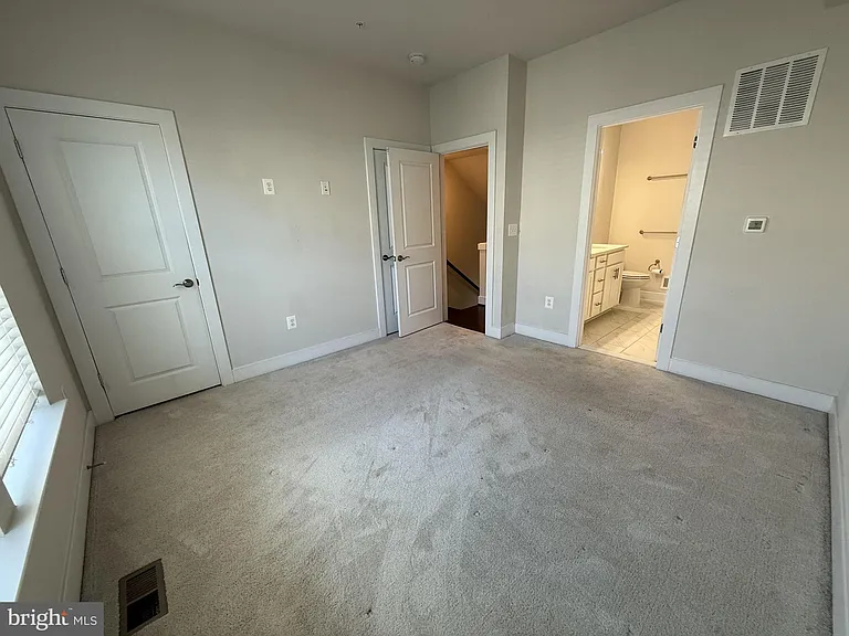 115 Dickenson Dr — Photo 9