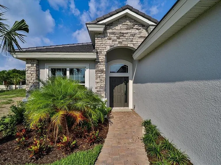 60 Del Palma Dr — Photo 2