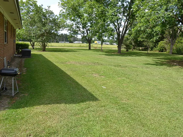 138 Cypress Cir — Photo 32