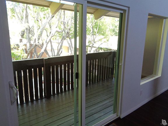 3rd image of 18350 Hatteras St APT 225