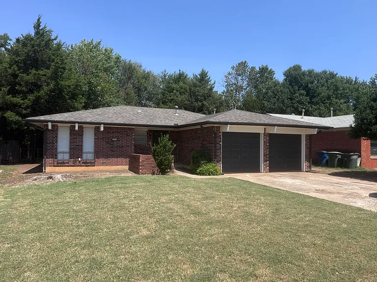 425 Meadow Lake Dr — Photo 1