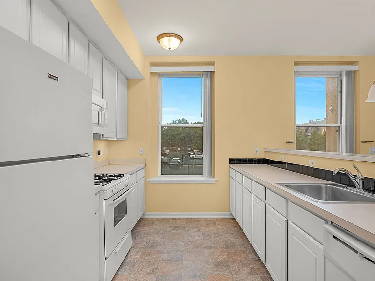 2300 N Calvert St — Photo 23