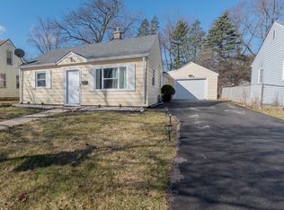 1052 Leith Ave, Waukegan, IL 60085