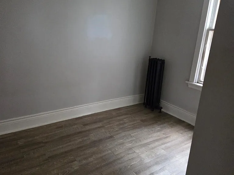 985 Main St E #5 — Photo 8