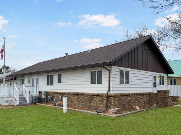 318 W 4th St, Fairview, MT 59221