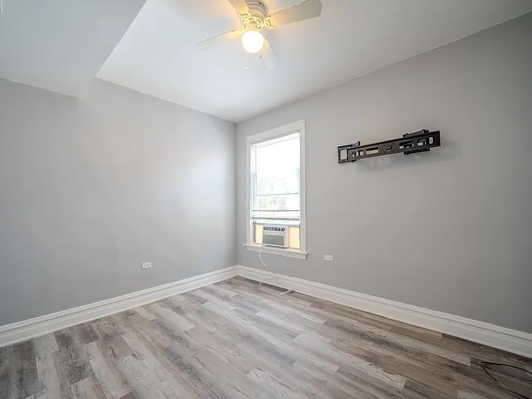 7916 S Throop St — Photo 17