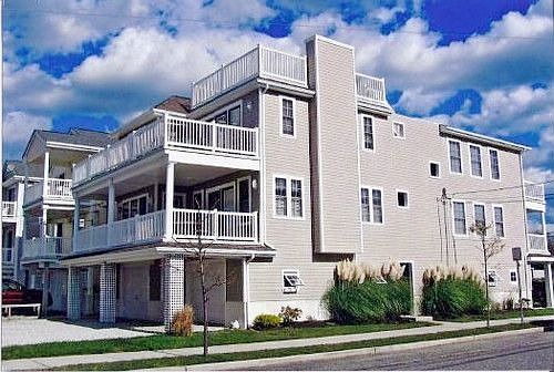 1st image of 262 Simpson Ave
