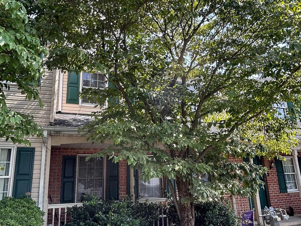 2nd image of 635 Robin Hill Cir