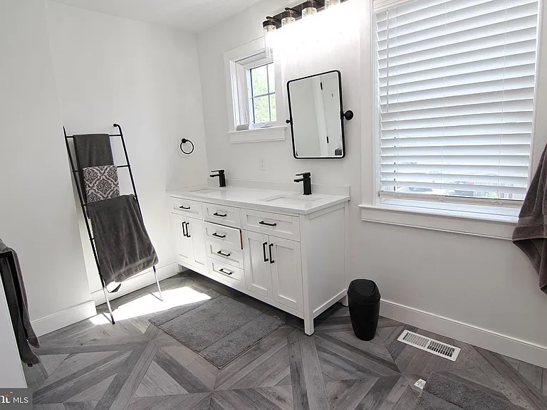 154 Wood St — Photo 13