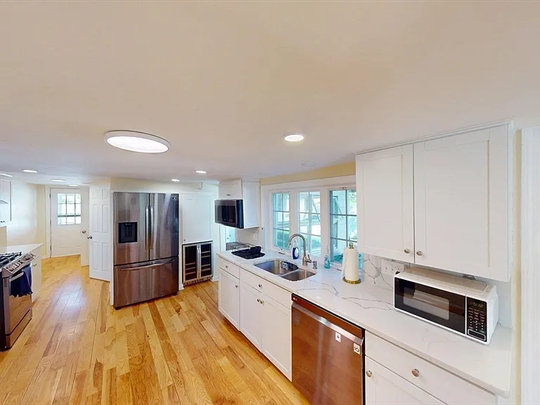 266 Webster St — Photo 7