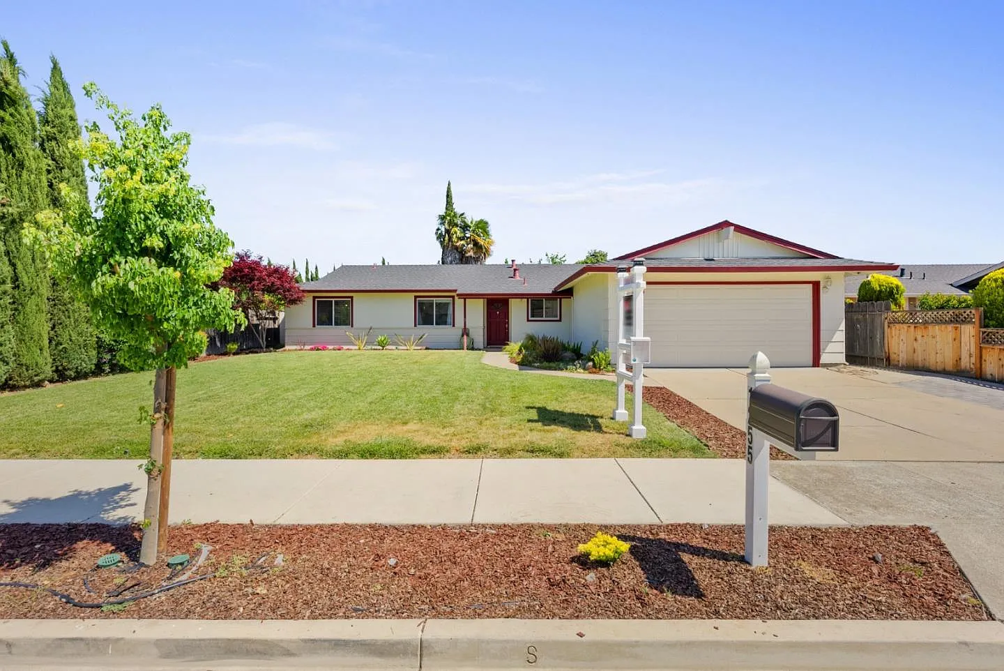 1255 Chesbro Way photo 1