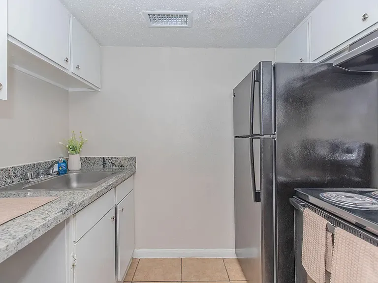 Southern Oaks Apartments — Photo 52