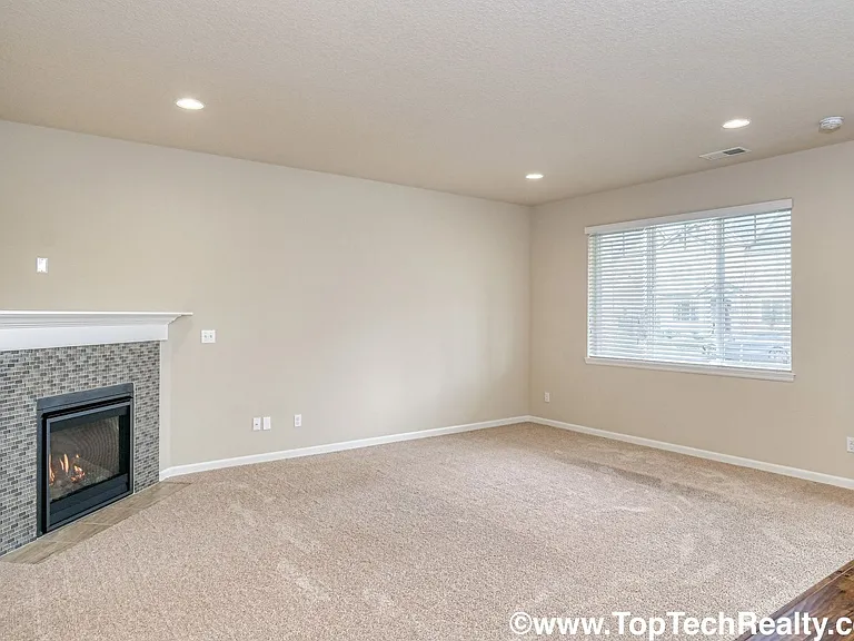7226 NW Abigail Ter — Photo 4