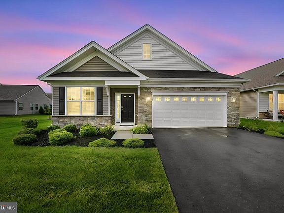 4th image of 29 Coliseum Dr