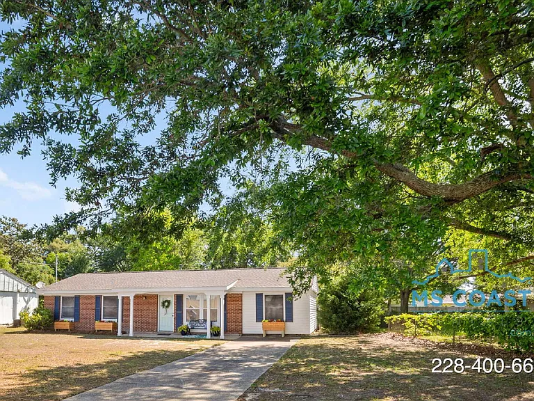 218 Dogwood Dr — Photo 3