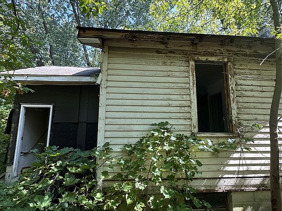 5th image of 3149 Whittier Ave