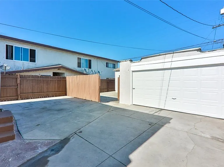 5828 Lime Ave #1 — Photo 29