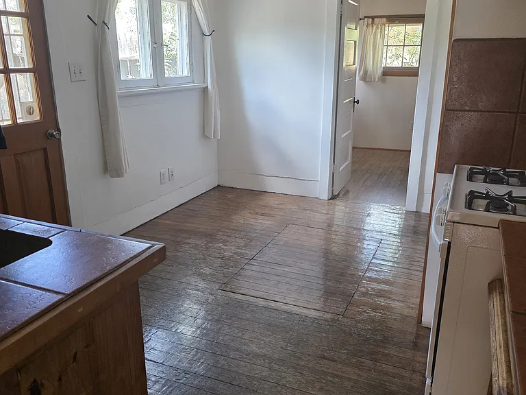 525 Agua Fria St #B — Photo 6
