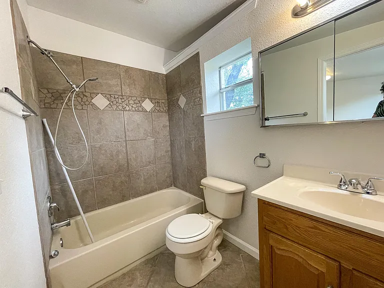 668 Creekside Dr — Photo 16
