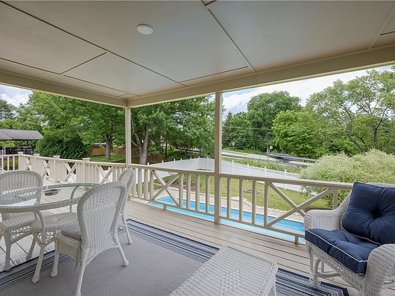 4th image of 241 Laurel Dr