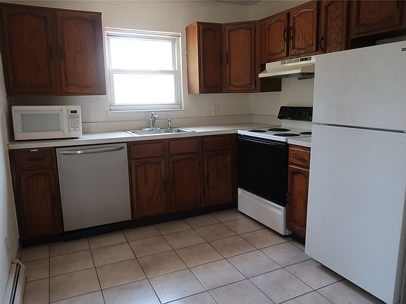 4th image of 772 Carman Ave Floor 2