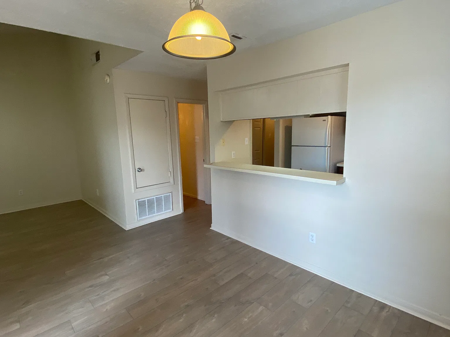 2 bed, 985 sqft, $1,400 — Photo 4
