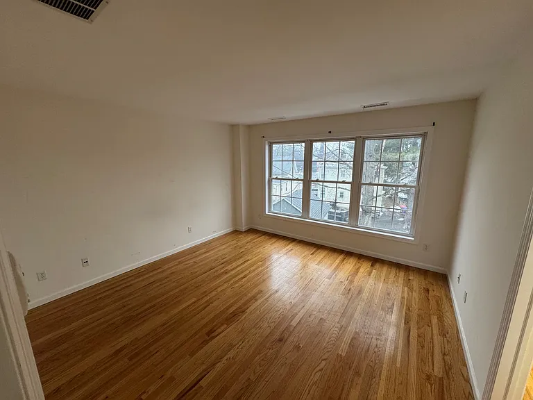 10 Elm St #B2 — Photo 1