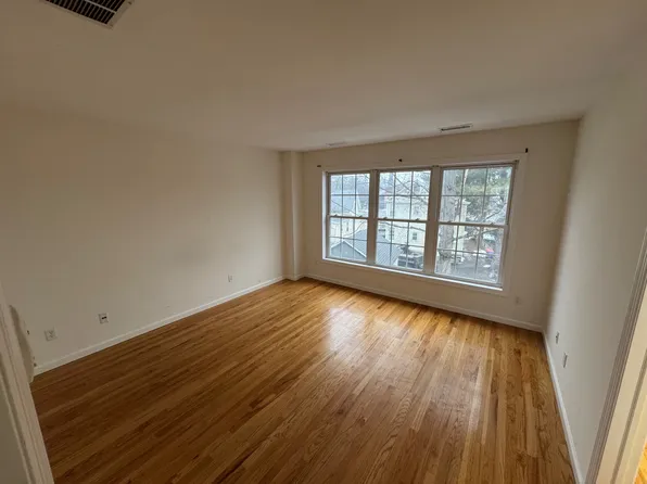 10 Elm St APT B2, Norwalk, CT 06850