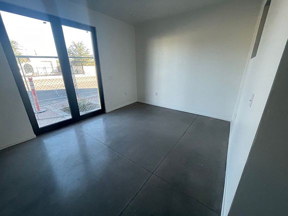 5th image of 902 S 6th Ave #302