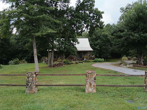 3rd image of 476 County Road 295