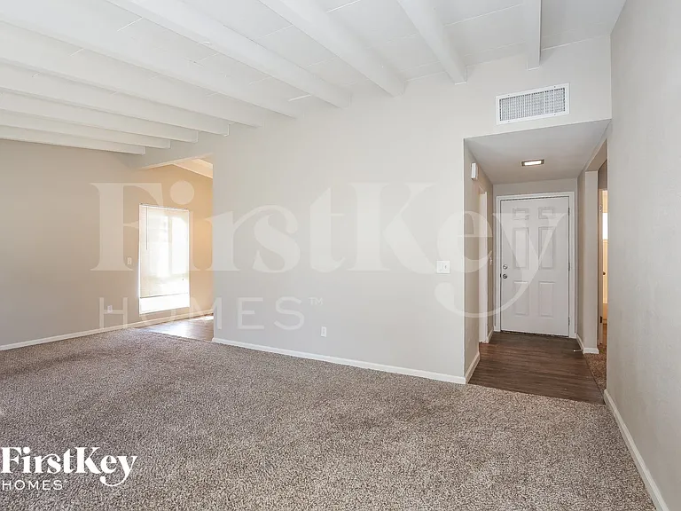 716 N Bruce St — Photo 4