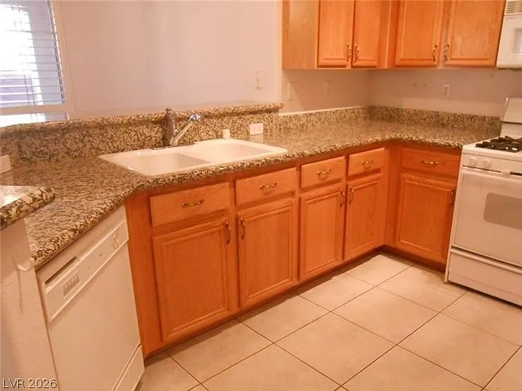 103 Topsail Dr — Photo 10