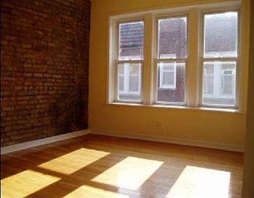 3rd image of 3000 N Whipple St #3000-3
