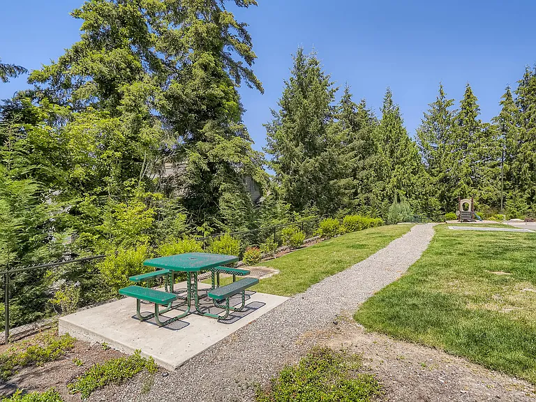 The Community Picnic Area at Huntington Place Apartments