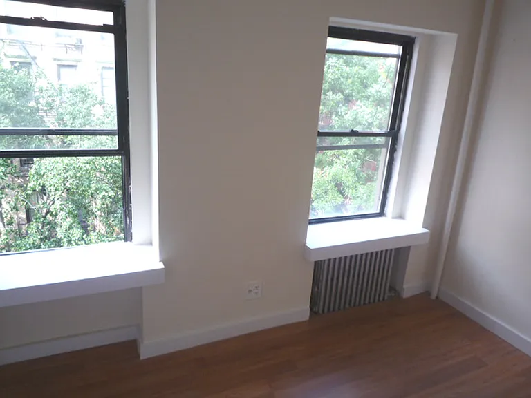 412 E 9th St #9 — Photo 3