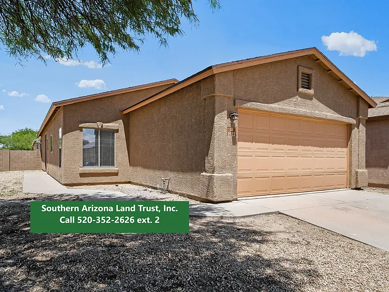 1922 W Placita Tres Rios — Photo 1
