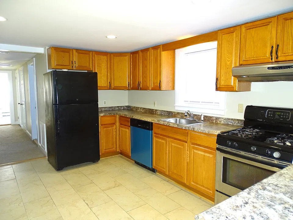 303 Bishop St #2