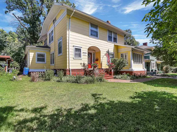 907 N Buckeye Ave, Abilene, KS 67410