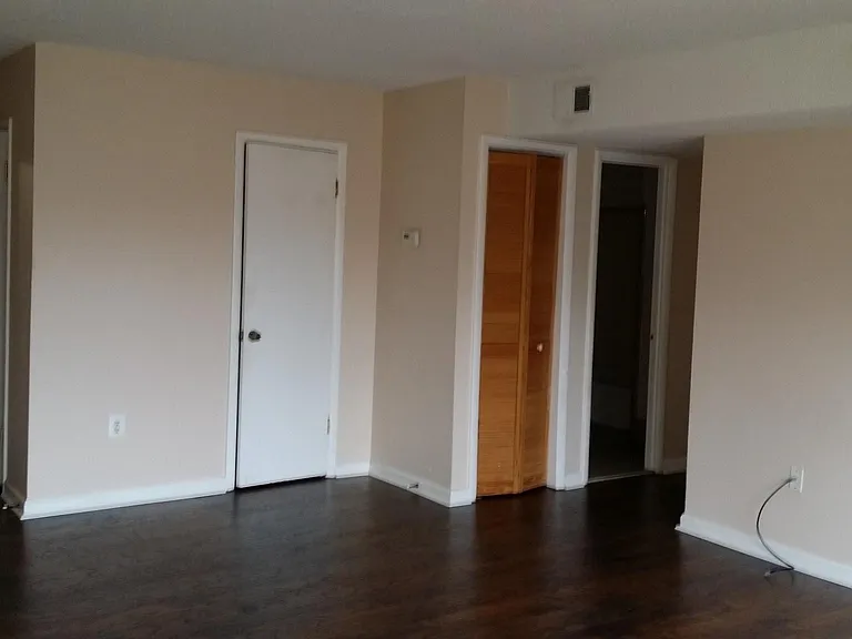 9207 Douglas St #210 — Photo 10