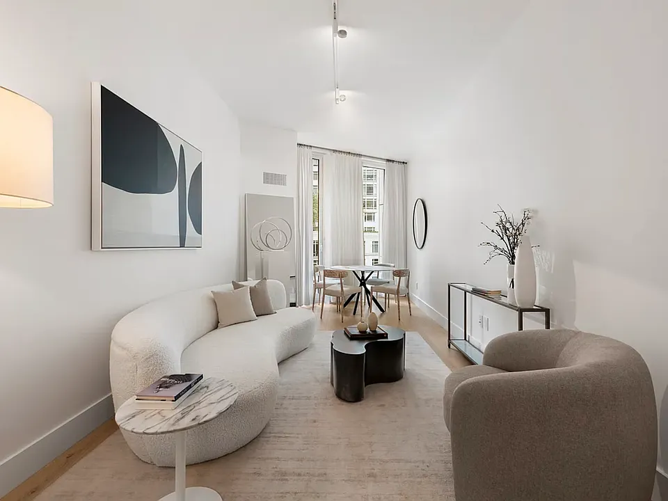 15 W 61st St #6C