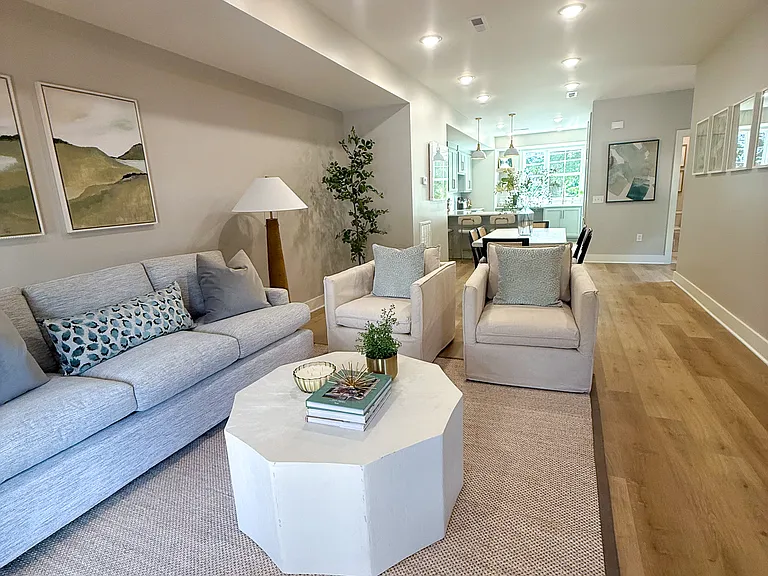 512 Mobile St — Photo 22