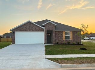 517 Nevada St, Farmington, AR 72730