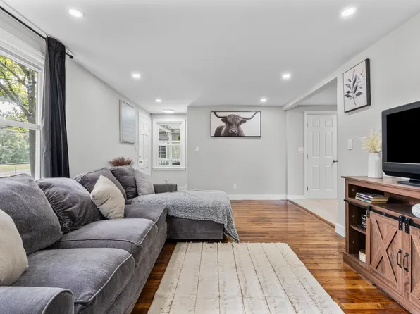 293 New Hanover Avenue, Meriden, CT 06451